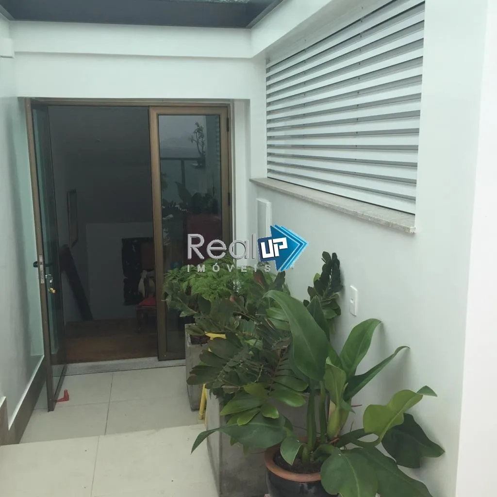 Furnished apartment with 4 bedrooms and an open kitchen — photo 19