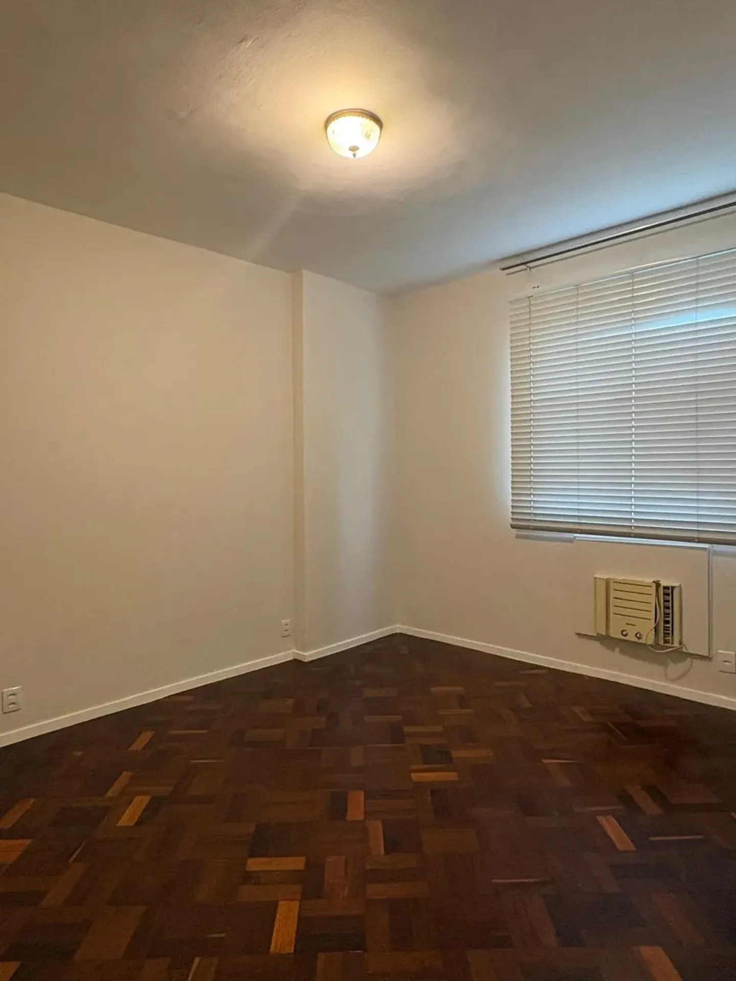 3-bedroom apartment with a bathtub — photo 10