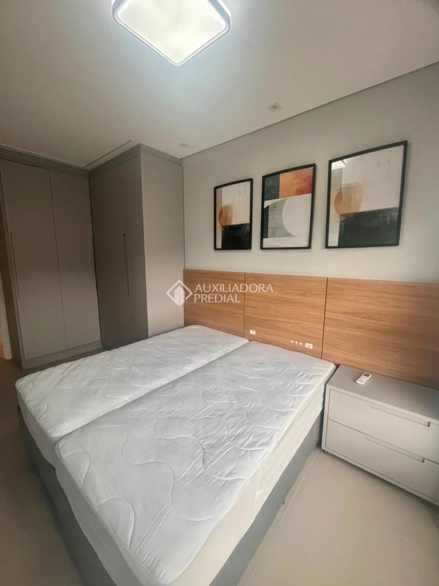 Furnished 92 m² apartment with balcony and 2 parking spots — photo 22