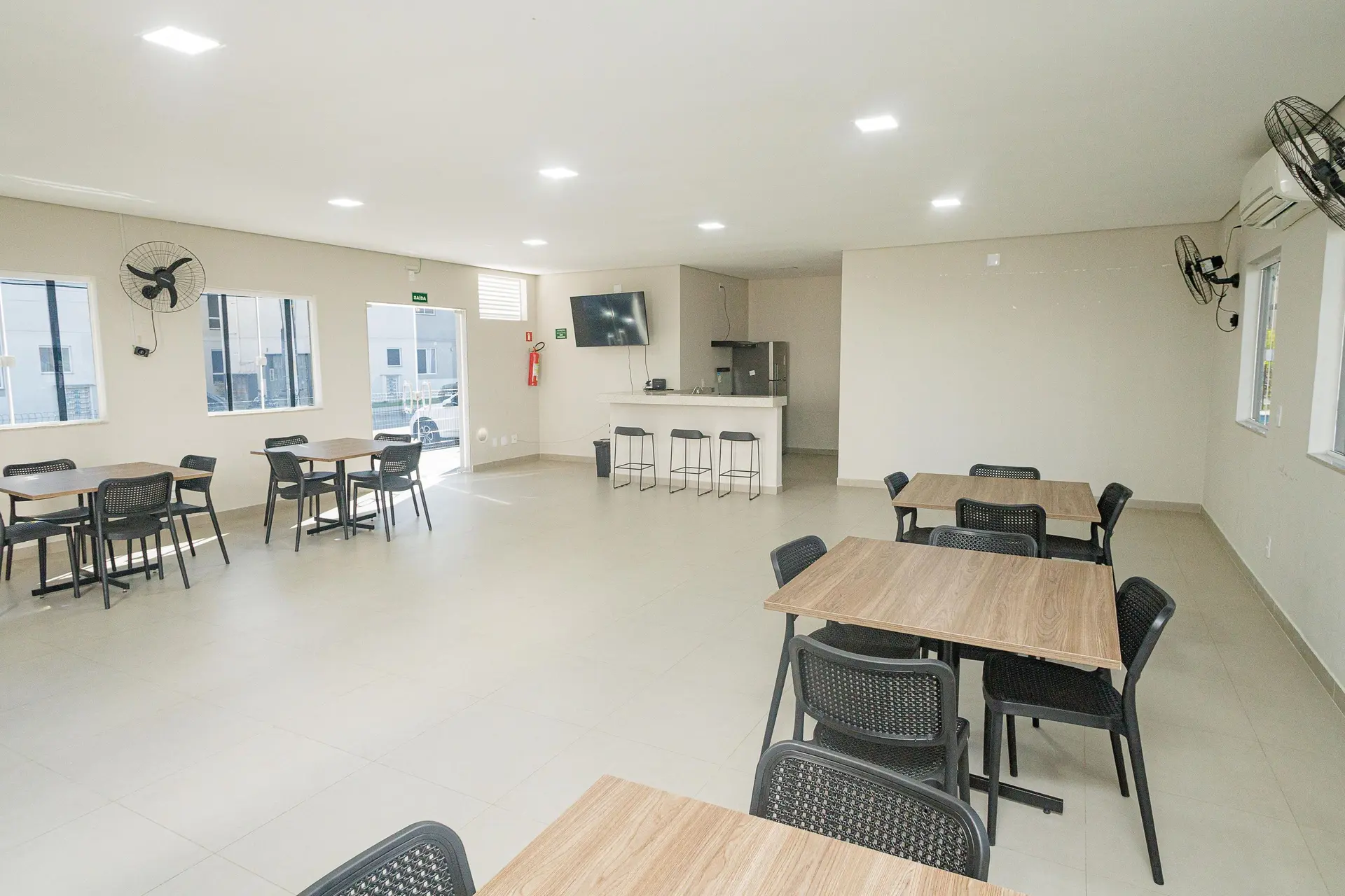 Apartamento sin amueblar de 2 dormitorios con plaza y lavandería — photo 18