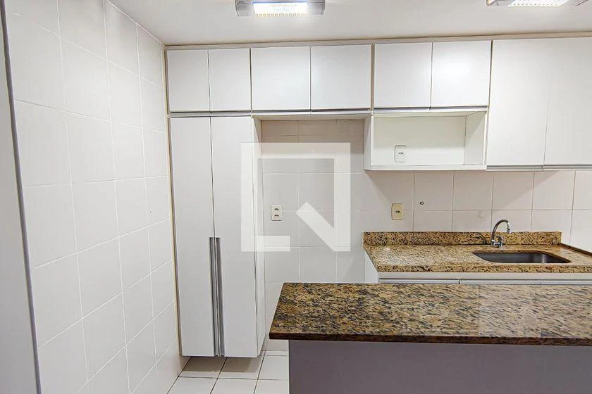 Apartamento vazio de 3 quartos com varanda e 185 m² — photo 43