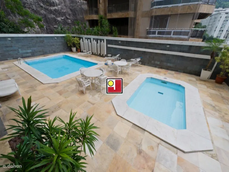 4-bedroom apartment with a glass-enclosed balcony — photo 45