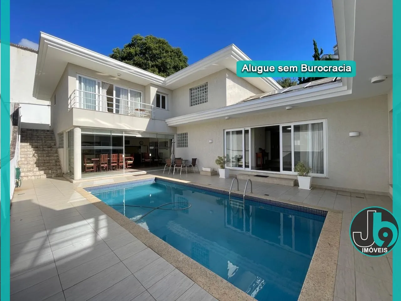 House with 4 en-suites and 431 m², plus 6 parking