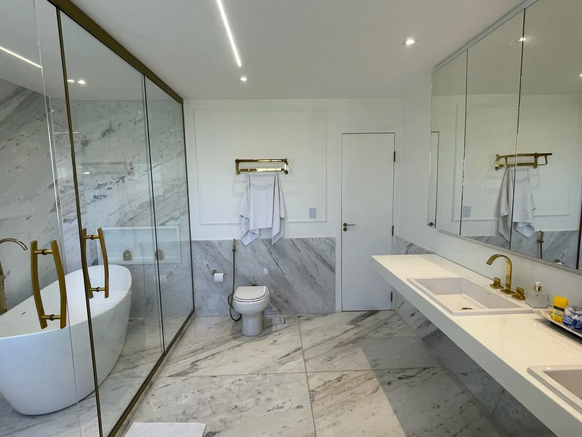 Casa mobiliada com 5 quartos, 5 banheiros e 1.000 m² — photo 31