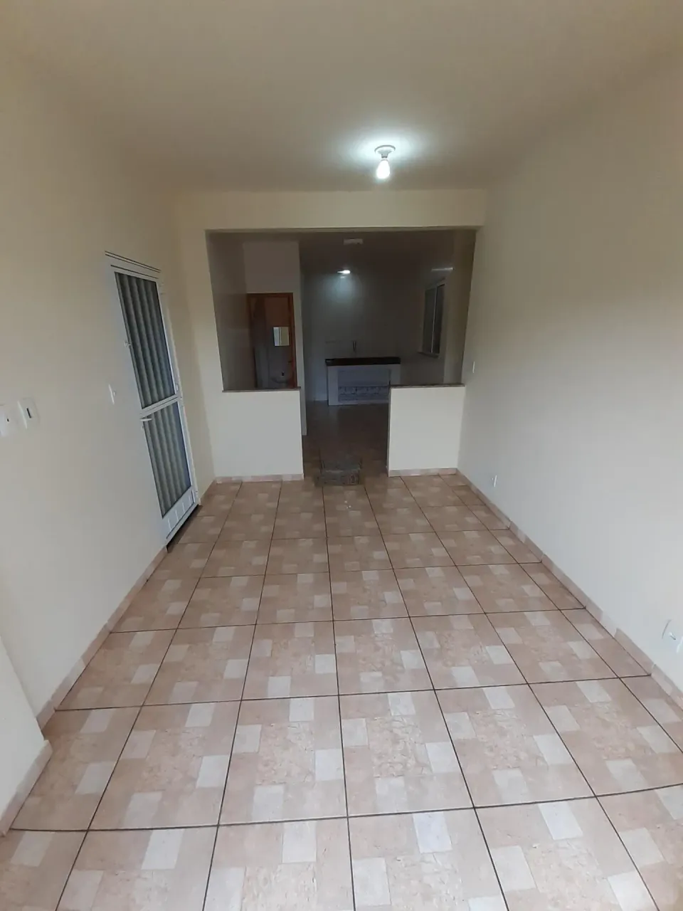 Unfurnished house with a closed kitchen and gas stove — photo 4