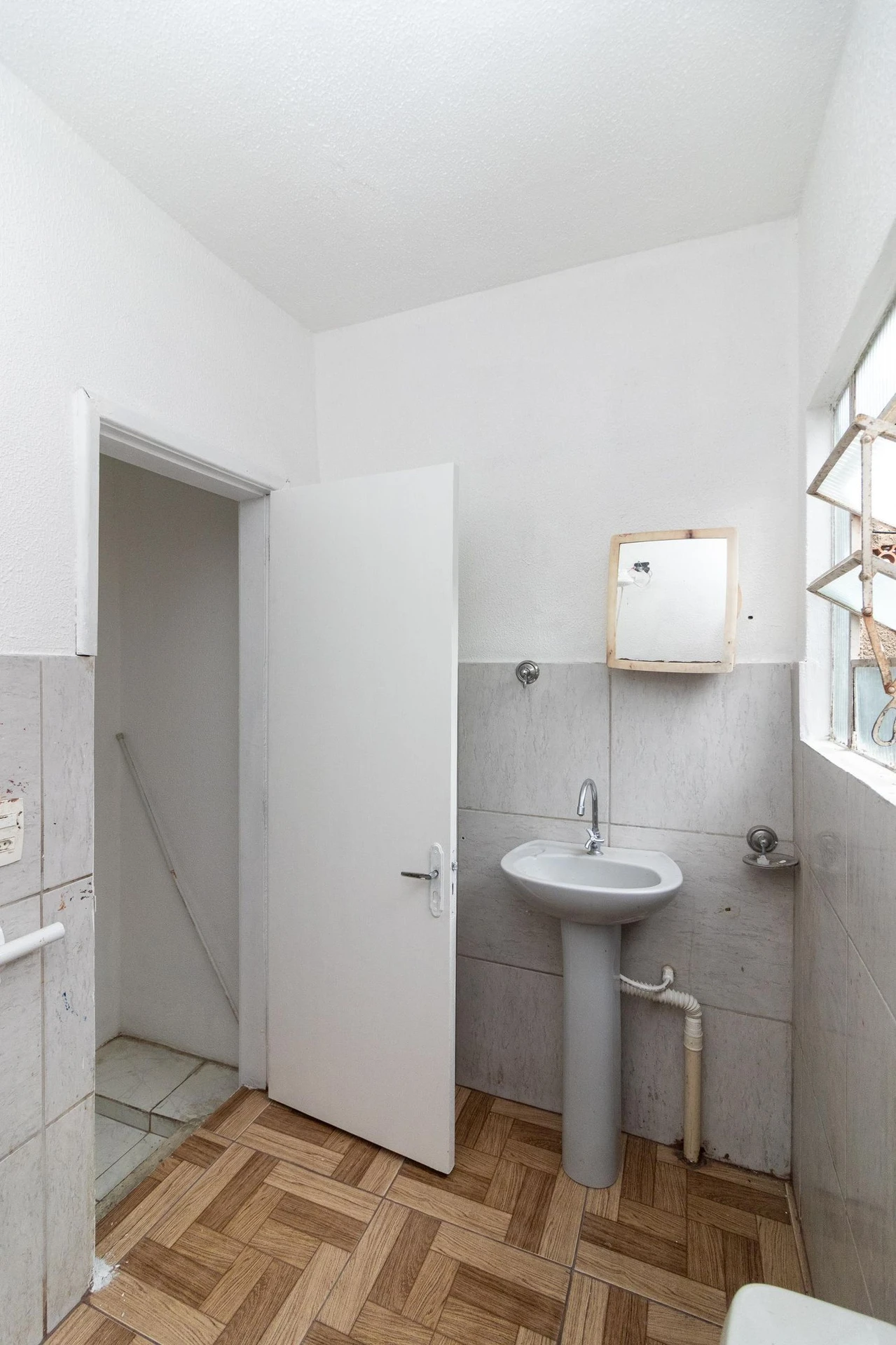 House with 2 bedrooms, 1 bathroom and 1 parking spot — photo 25