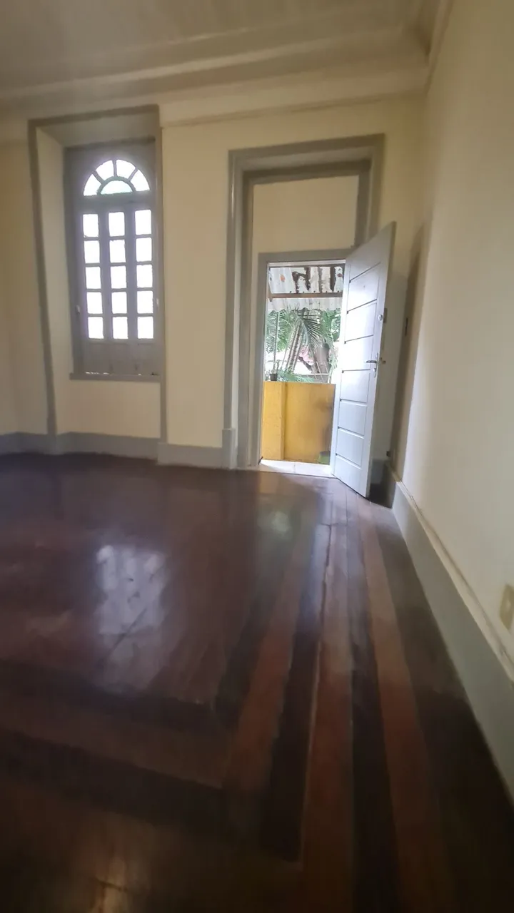 2-bedroom apartment with wood or laminate floors — photo 3
