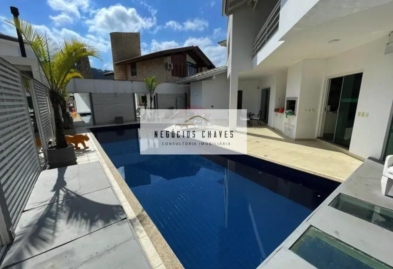 House with 5 bedrooms, 784 m² and separate kitchen — photo 9