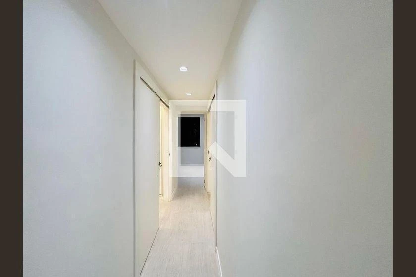 Walk-in closet in a 3-bedroom apartment, 120 m² — photo 28