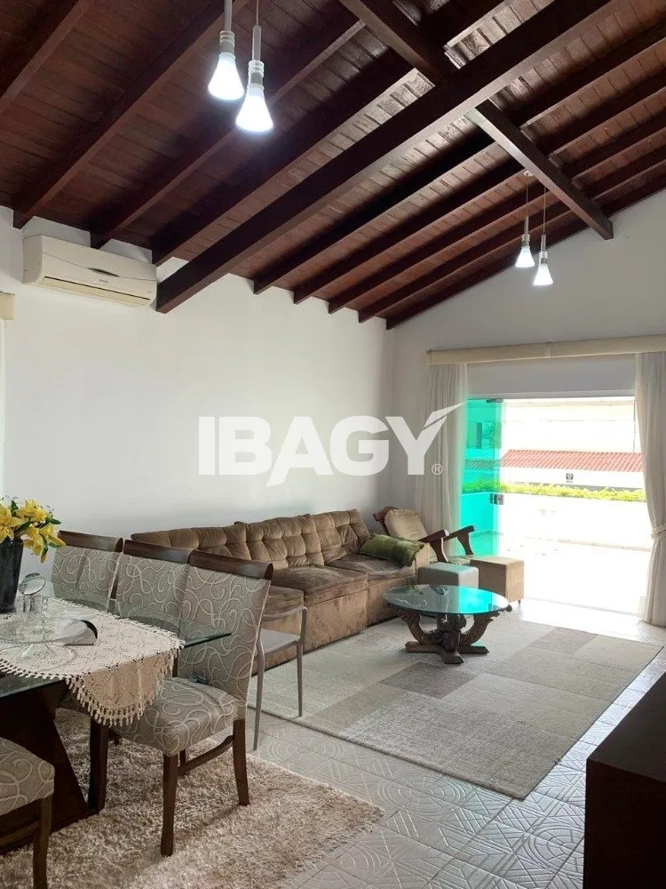 House with 4 bedrooms and 380 m², 2 parking spots — photo 20