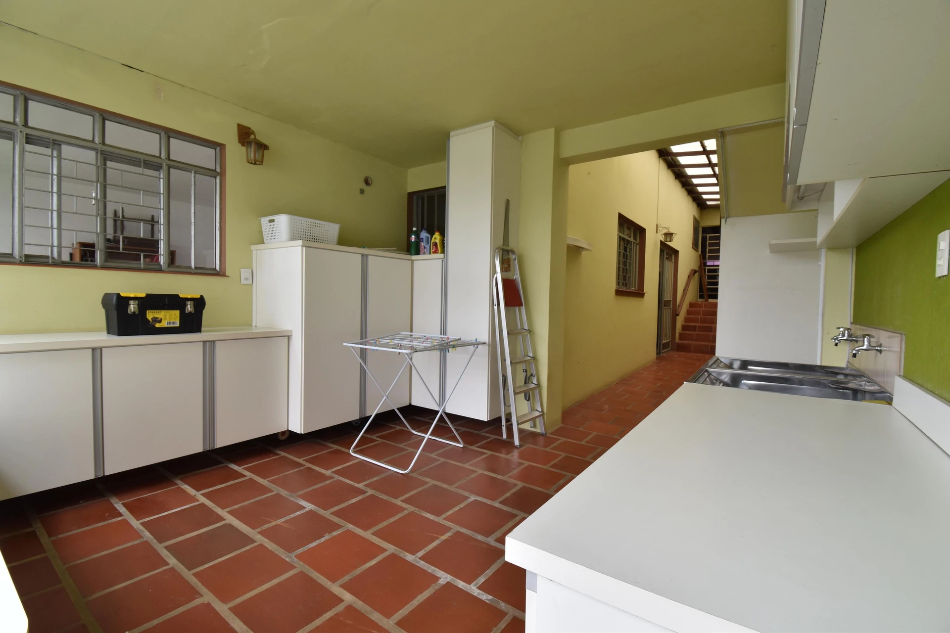 6-bedroom house with a garden — photo 24