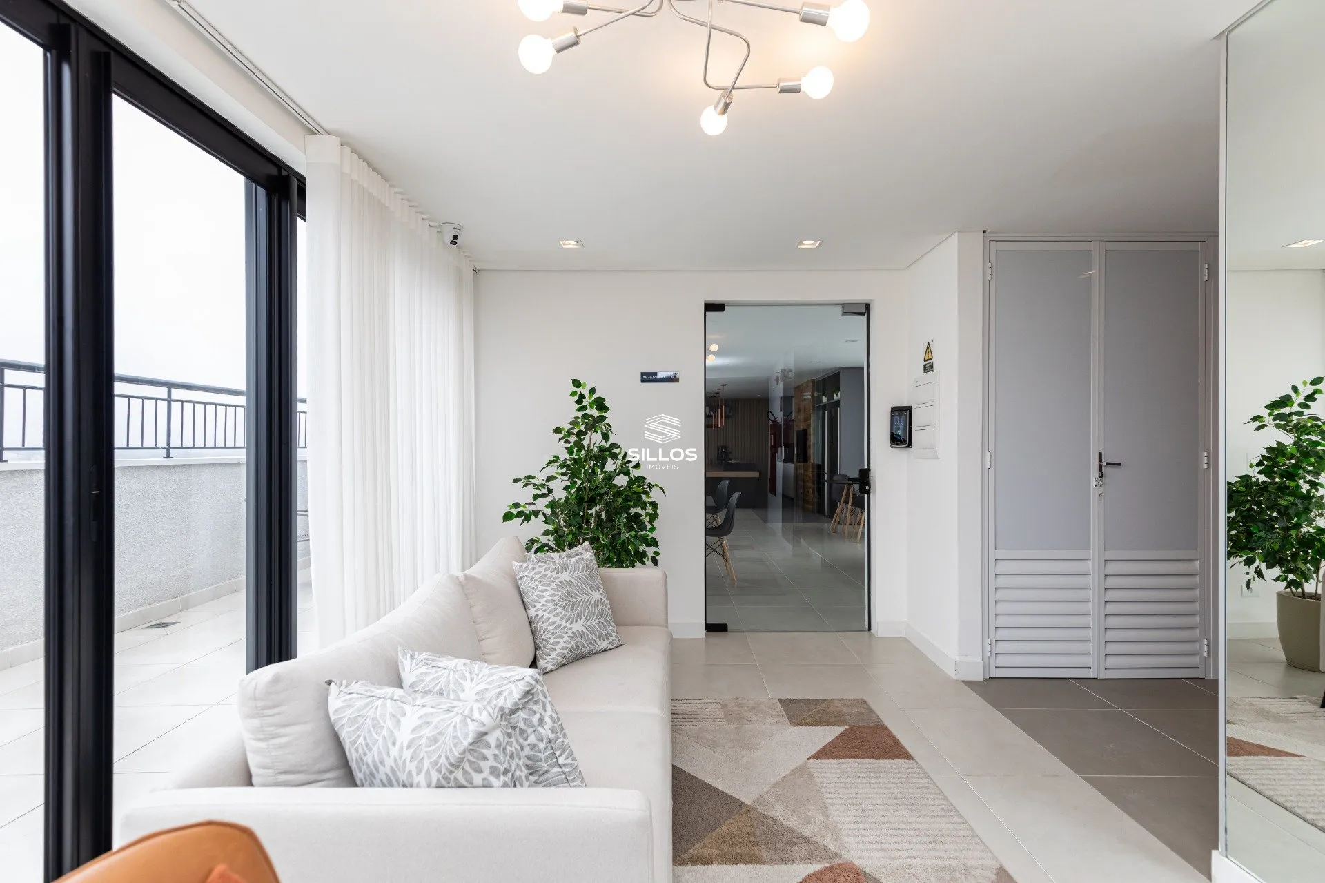 One-bedroom apartment in a building with a gym — photo 9