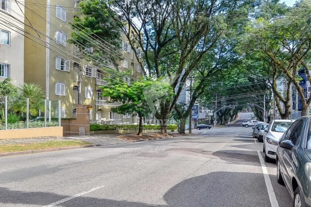 Furnished 352 m² apartment with 3 en-suite bedrooms — photo 45