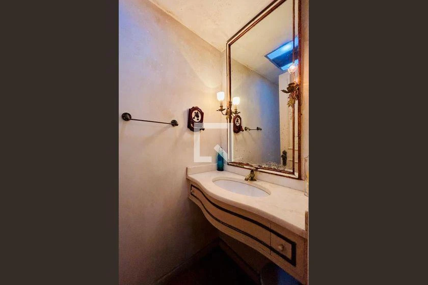 Furnished apartment, 348 m², with a glass-enclosed balcony — photo 40