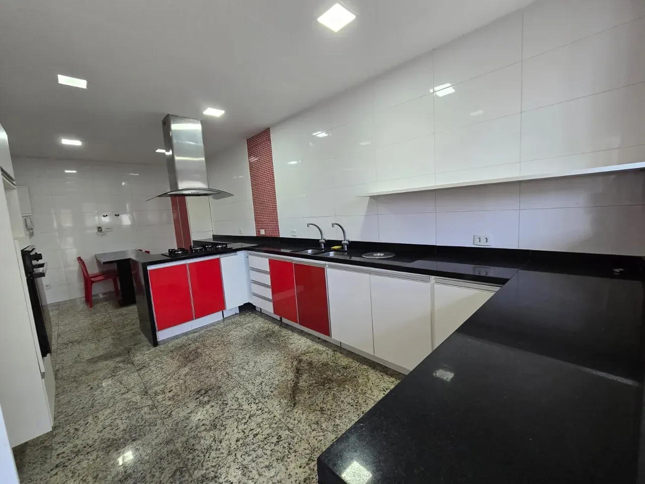 Casa para aluguel com 300 m², 5 quartos e cozinha a gás — photo 16