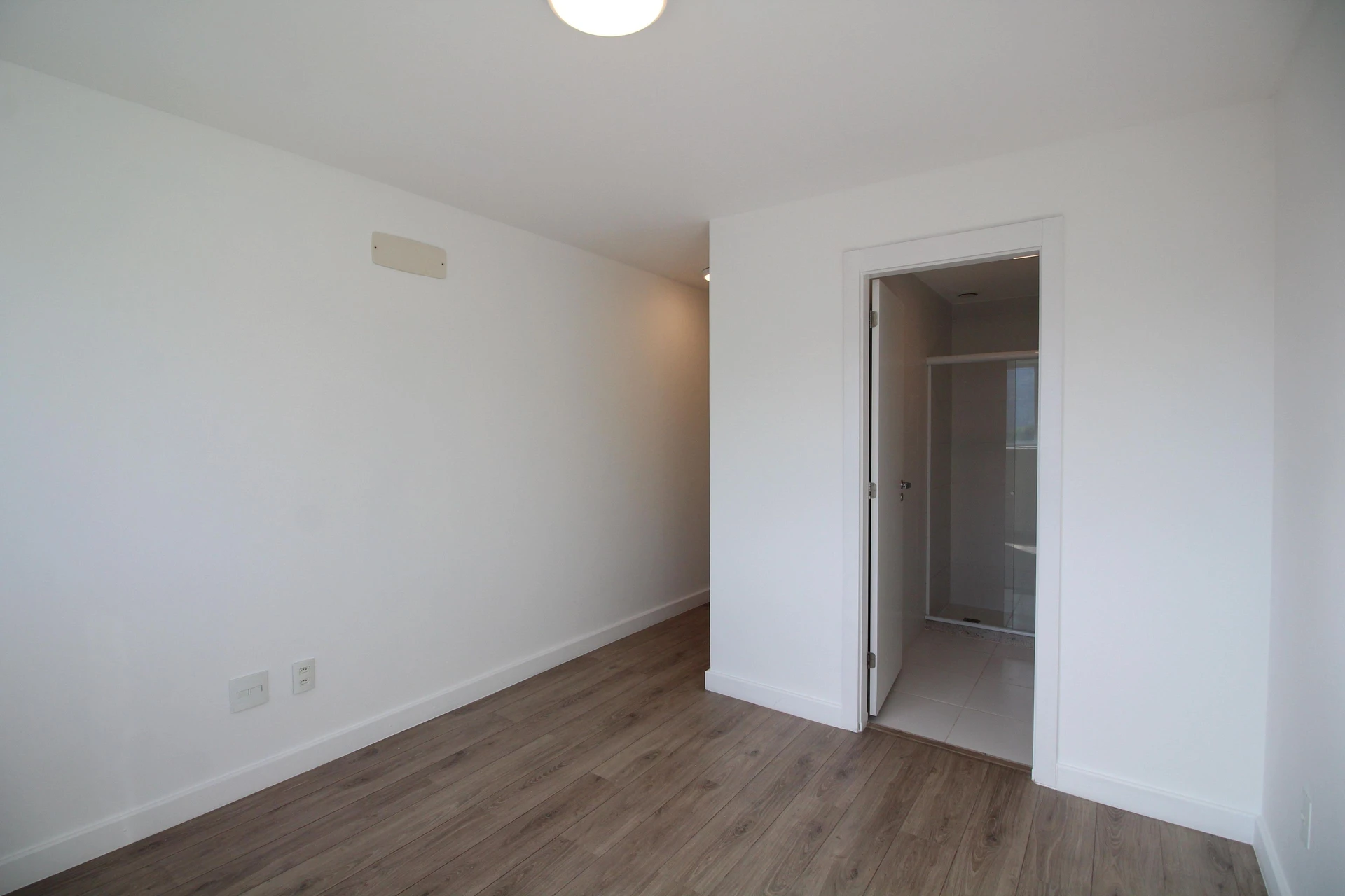 Apartamento de 2 quartos com janelas do piso ao teto — photo 35