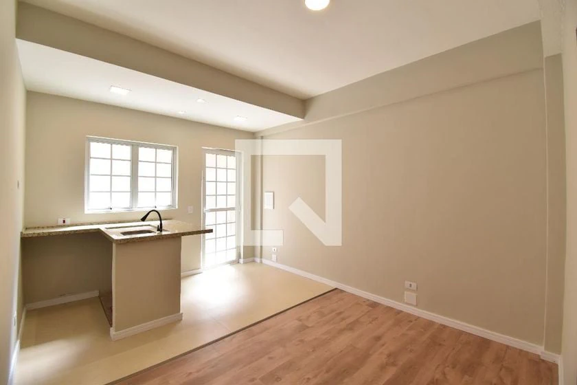 Studio, 42 m², with wood or laminate floors — photo 4