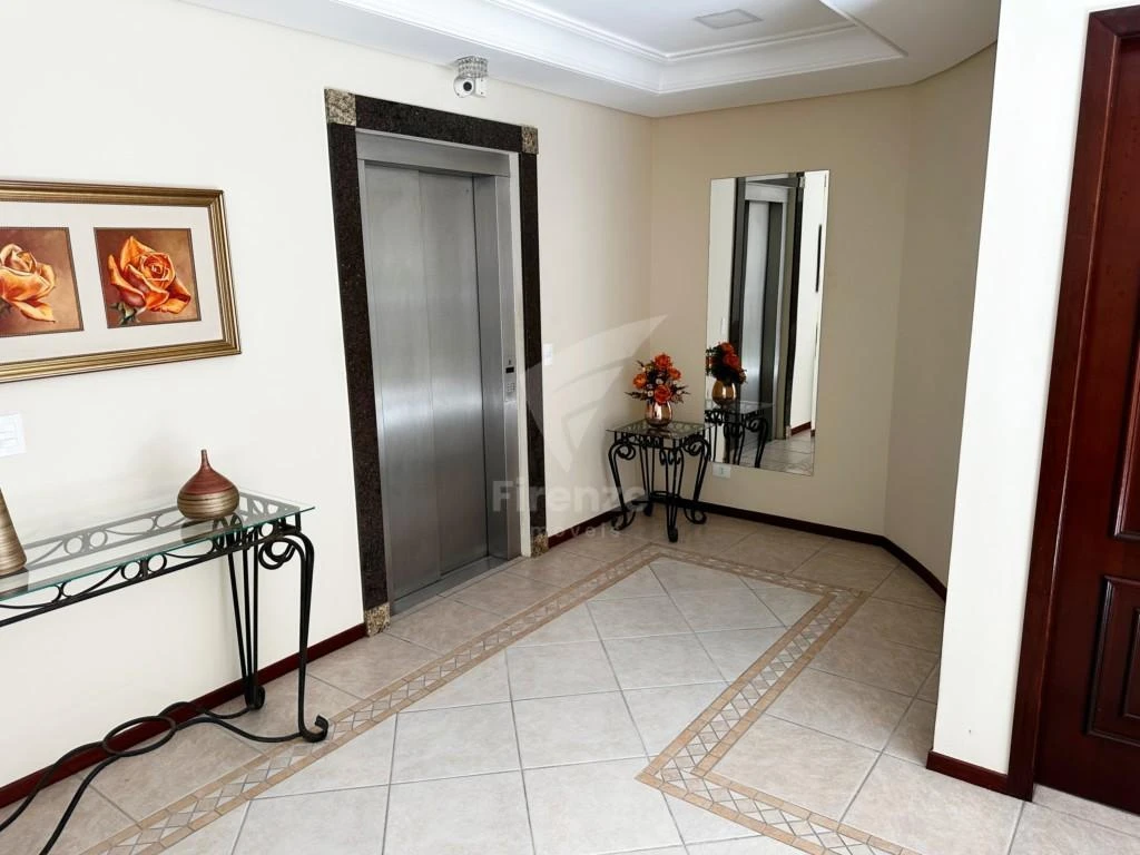 Glass-enclosed balcony in a 3-bedroom apartment, 113 m² — photo 24