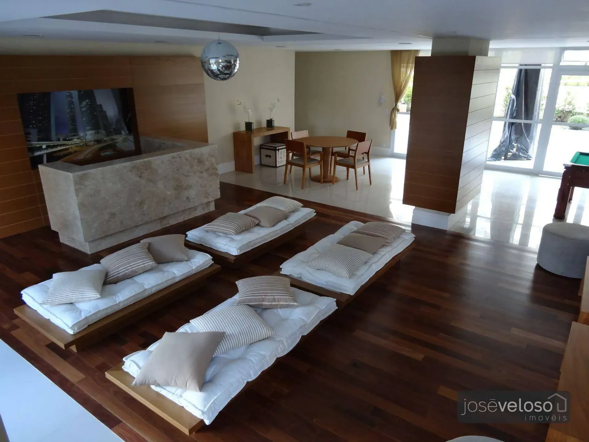 Apartment with open-plan kitchen and 4 bedrooms, 297 m² — photo 49