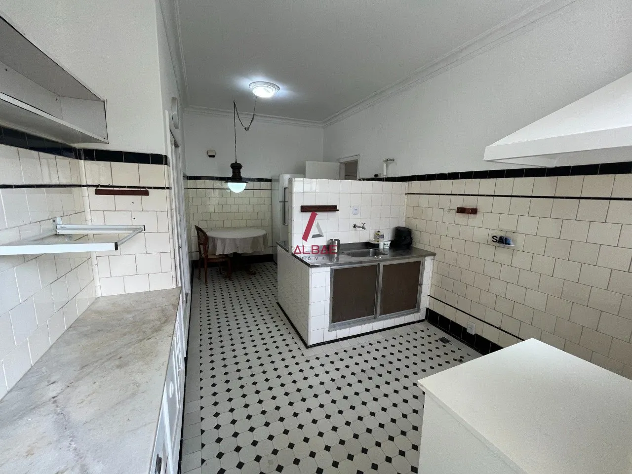 3-bedroom apartment with glassed-in balcony windows — photo 26