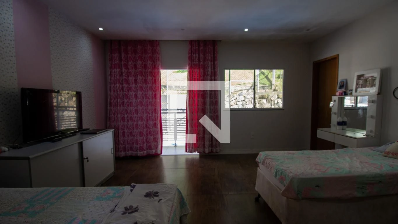 Furnished house with 5 bedrooms and 6 parking spaces — photo 5