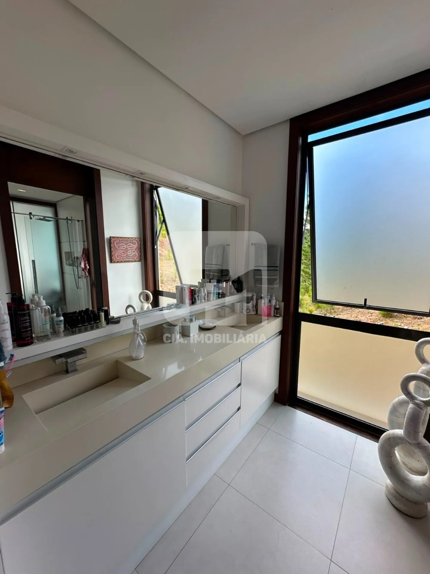 Furnished house with 6 bedrooms and 650 m² total — photo 29