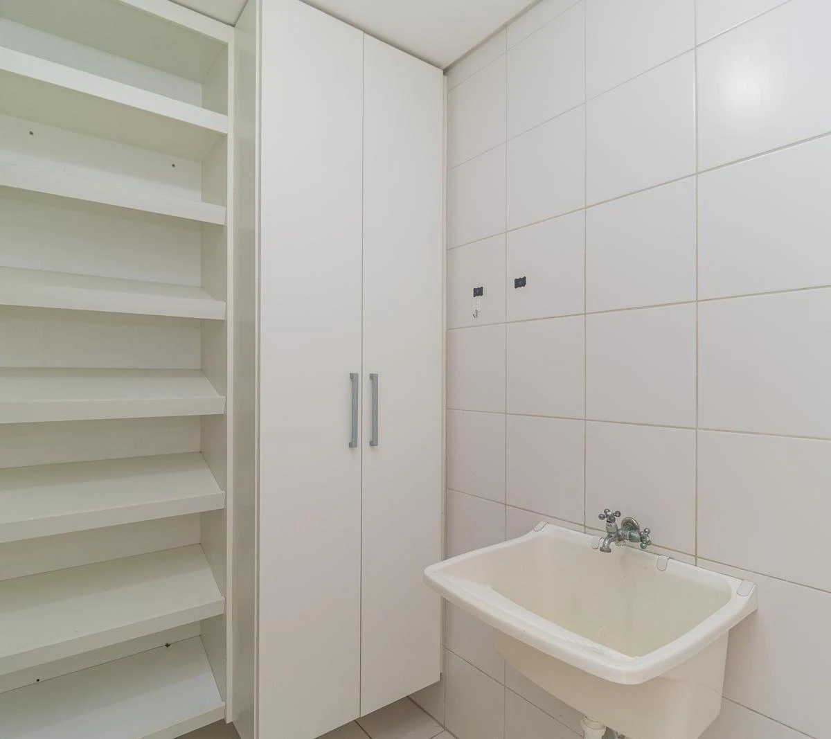 2-bedroom apartment with balcony and open-plan kitchen — photo 15