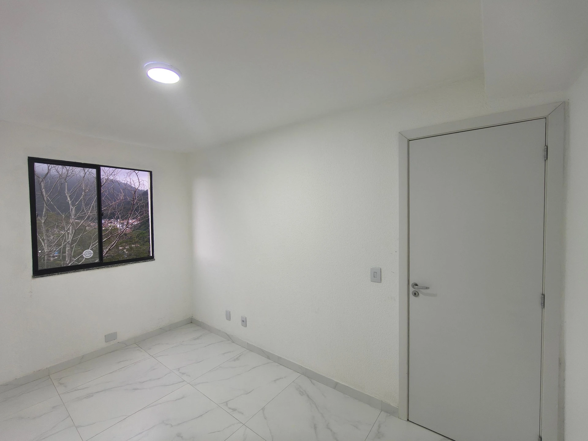 Apartamento mobiliado com 2 quartos, 1 banheiro e varanda — photo 13