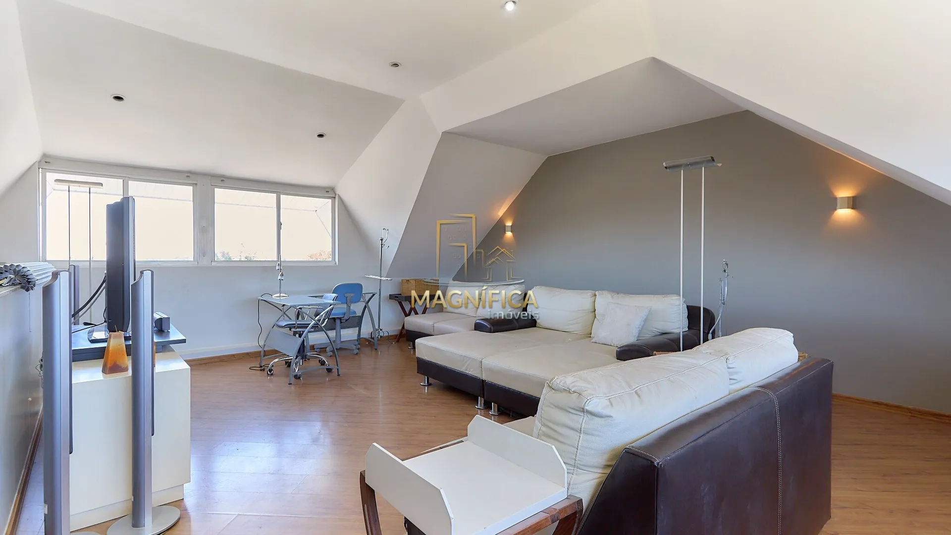 House with 4 bedrooms and 3 en-suite suites, 4 parking spaces — photo 46