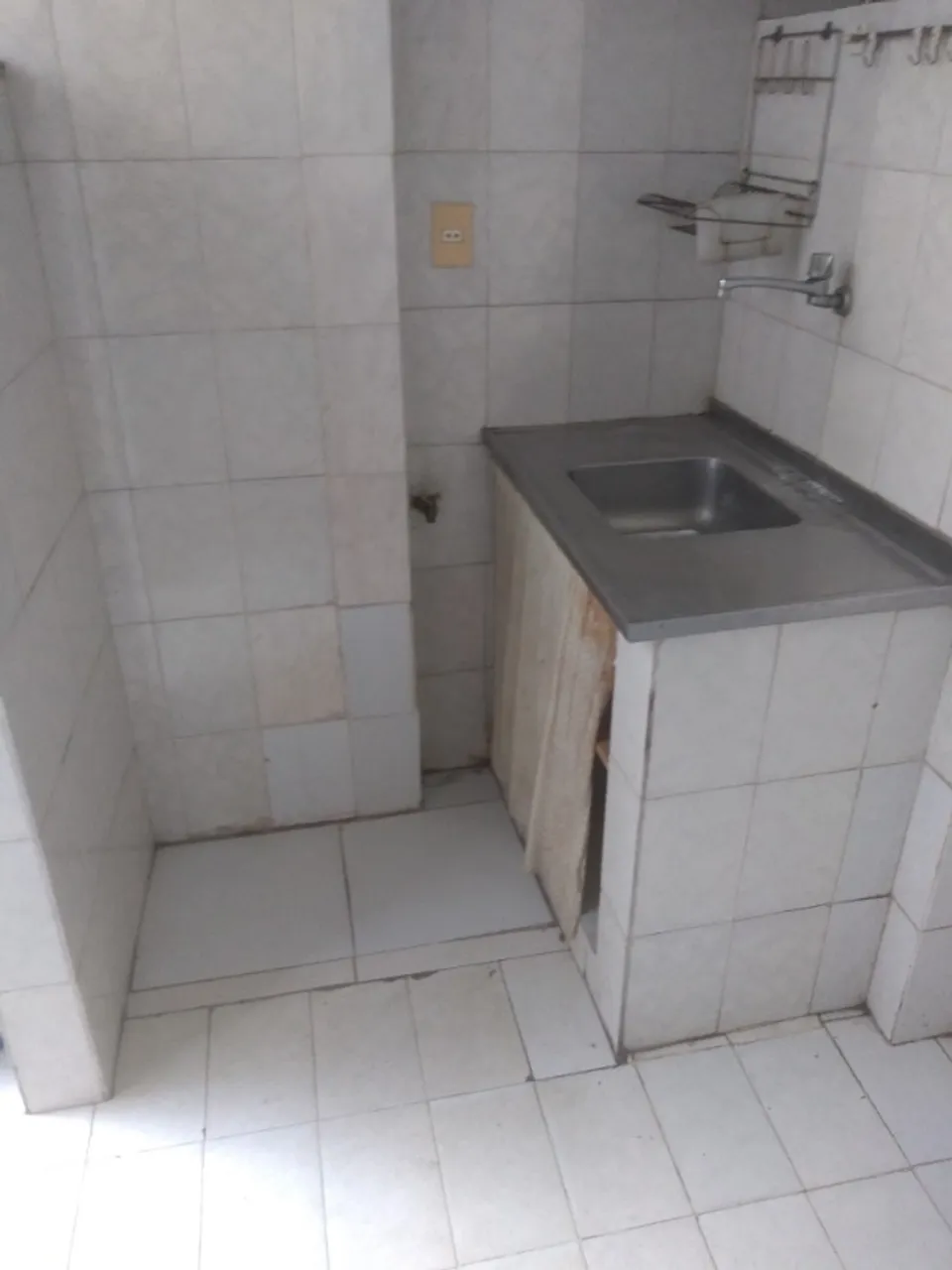 1-bedroom 1-bath apartment with a laundry area — photo 5