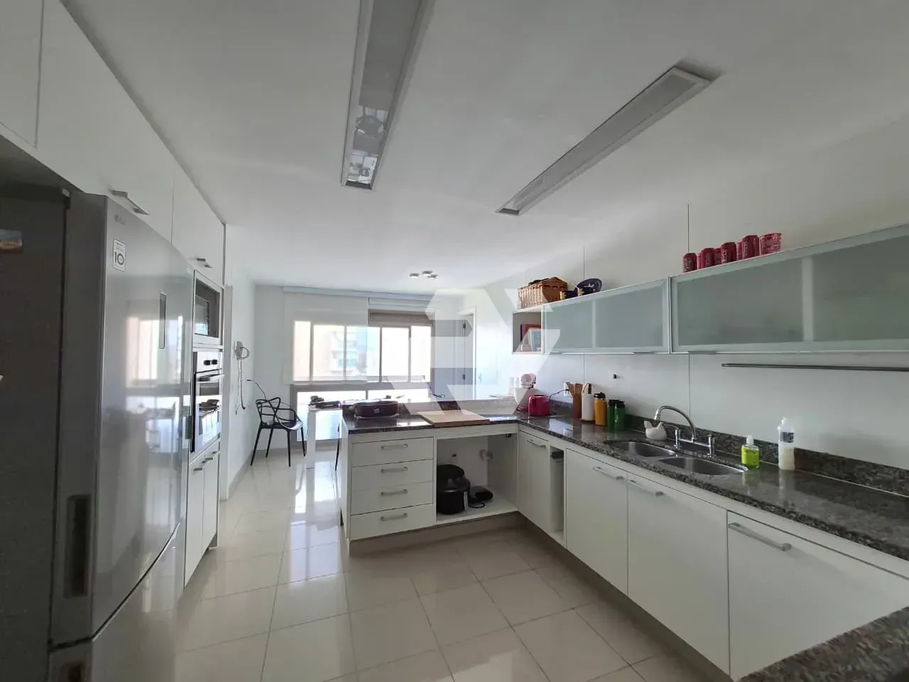Apartamento mobiliado com 5 quartos e varanda envidraçada — photo 5