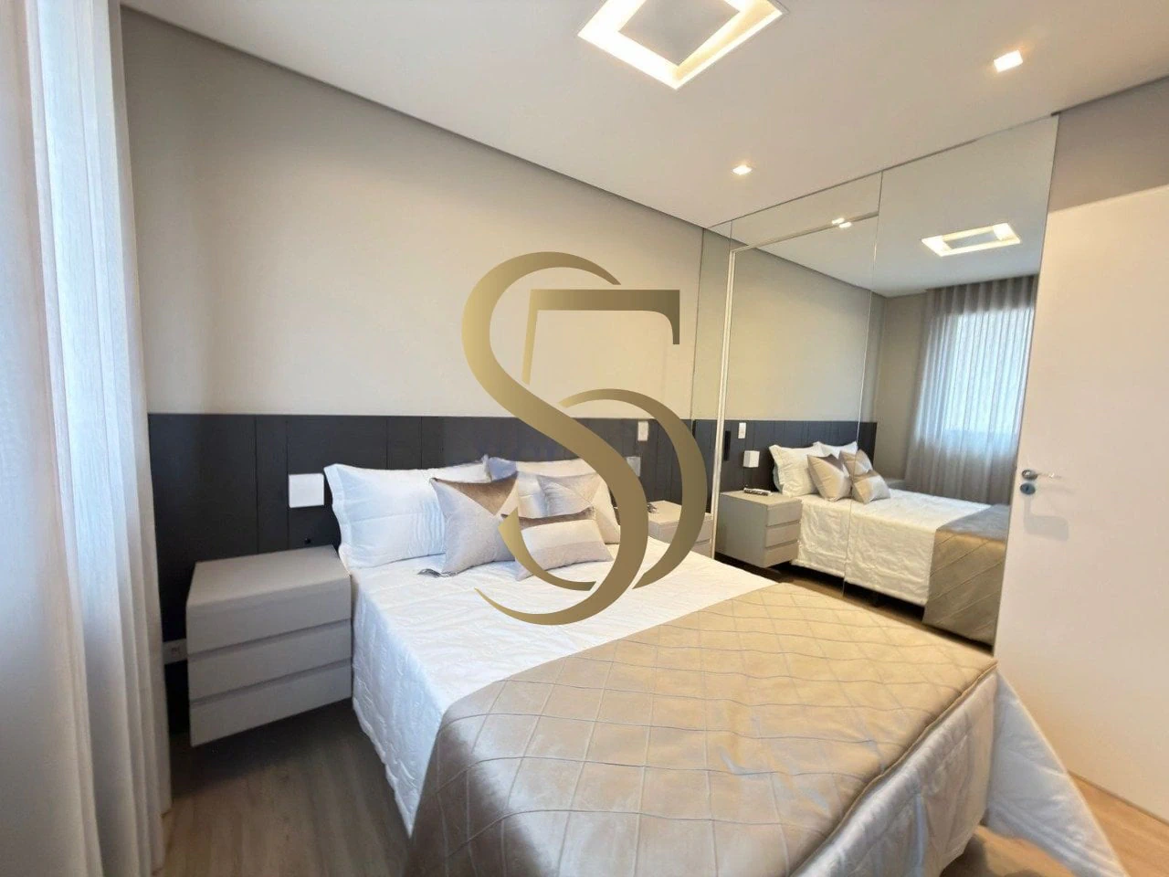 One-bedroom apartment with a washing machine — photo 7