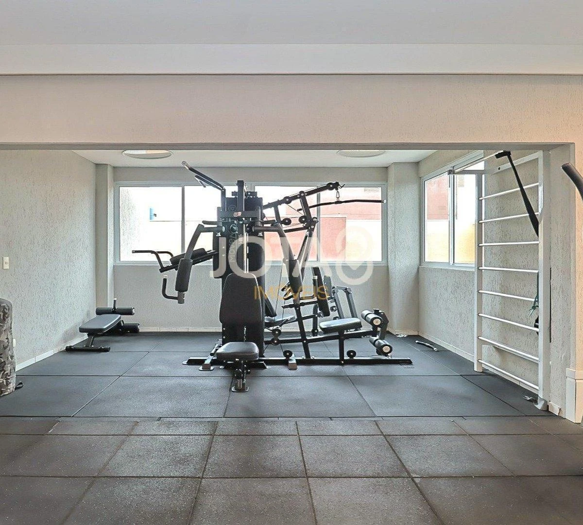 2-bedroom apartment in a building with a gym — photo 45