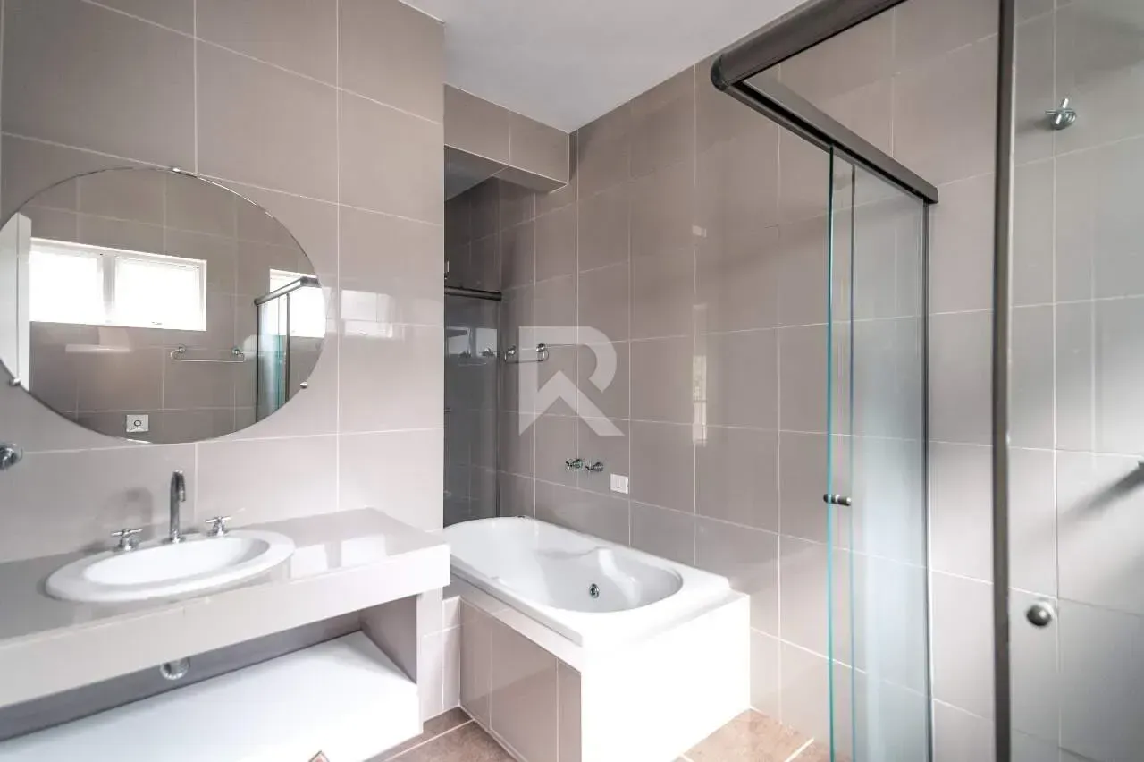 Casa con 4 suites y balcón con parrilla, 464 m² — photo 28