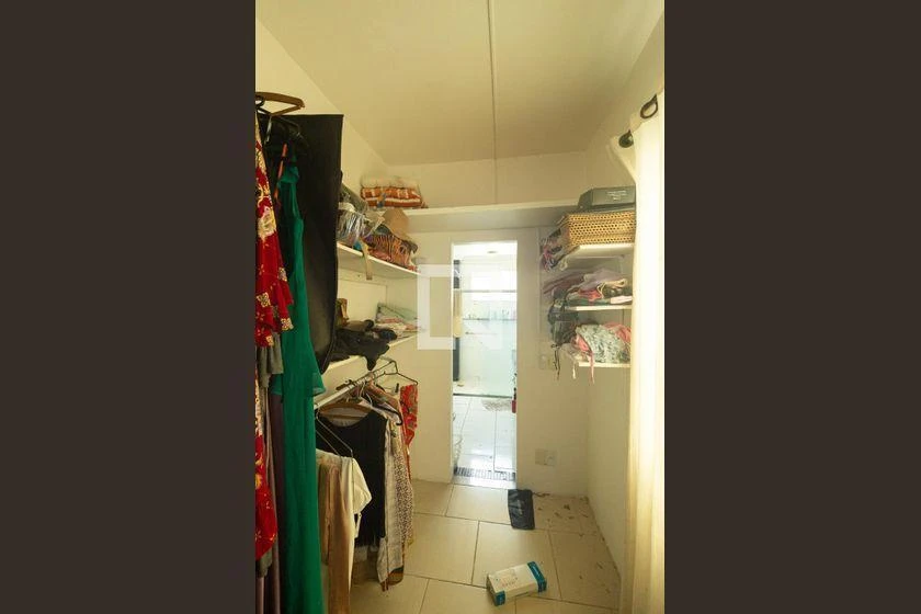 Casa de 197 m² com espaço de home office e closet — photo 14