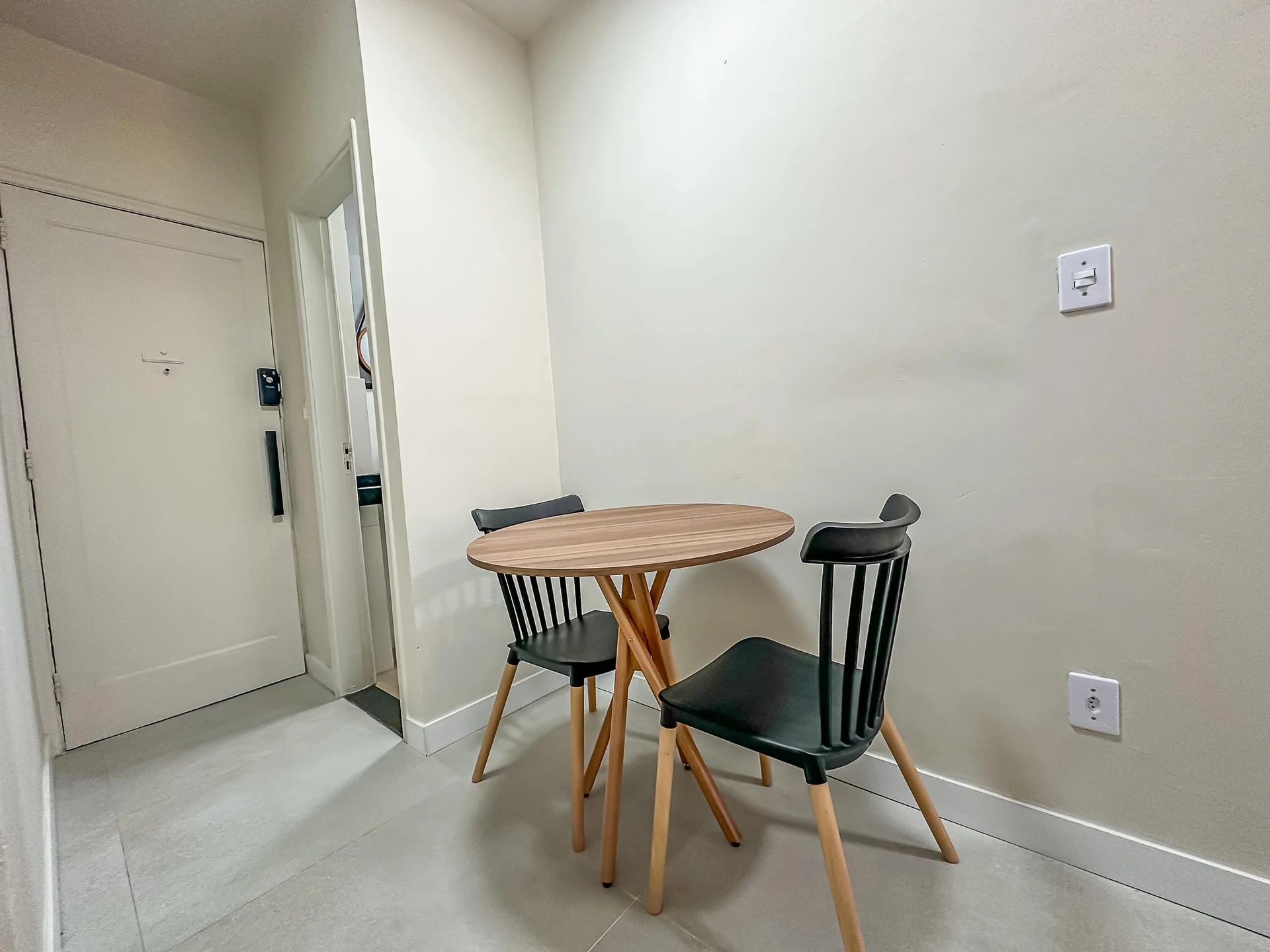 Furnished 1-bedroom apartment with no parking — photo 30