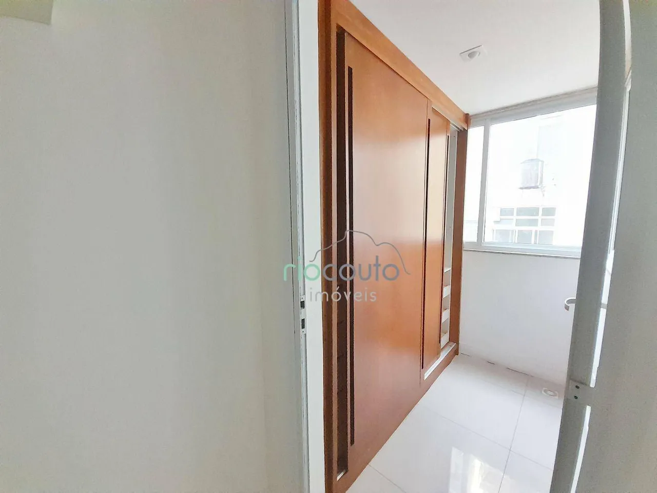 Apartamento de 4 dormitórios com 5 banheiros e área 198 m² — photo 2
