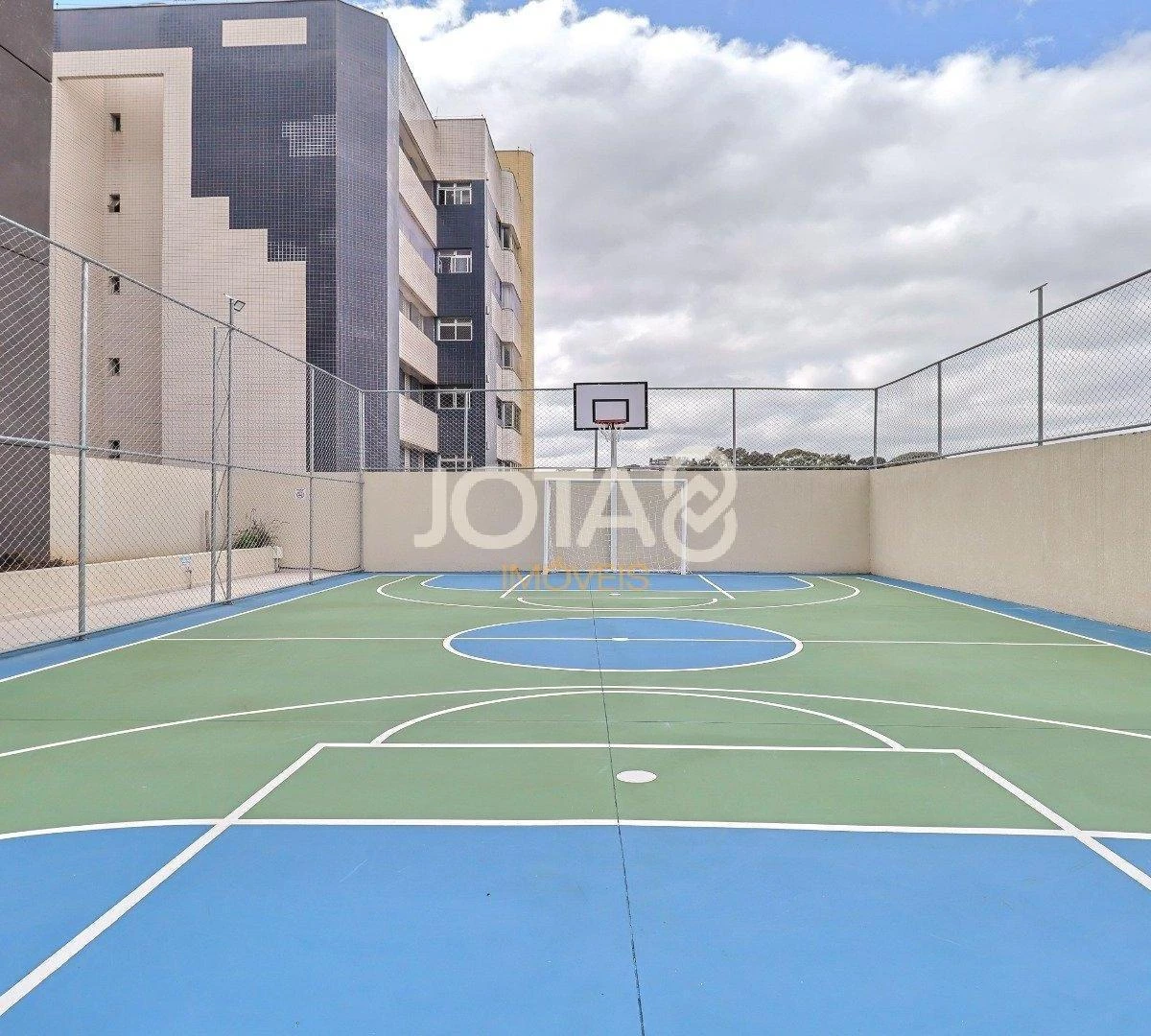Furnished apartment with 1 parking spot and open-plan kitchen — photo 25