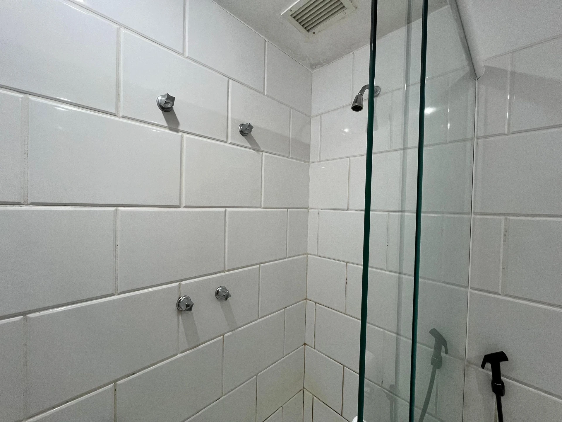 One-bedroom apartment with a washing machine — photo 27