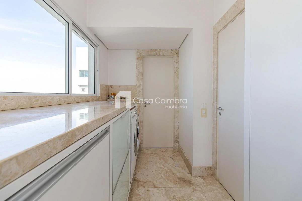 3-bedroom apartment with a bathtub in Curitiba — photo 21