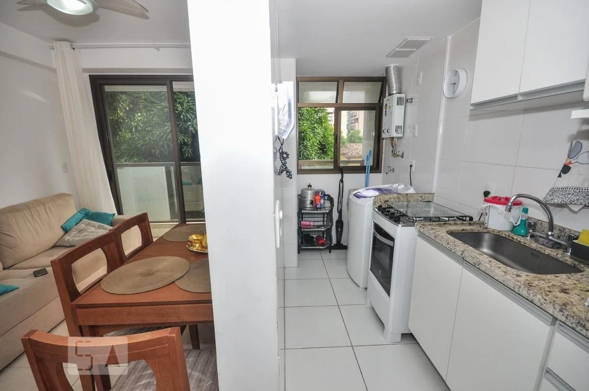 Floor-to-ceiling windows in a 2-bedroom apartment, 60 m² — photo 3