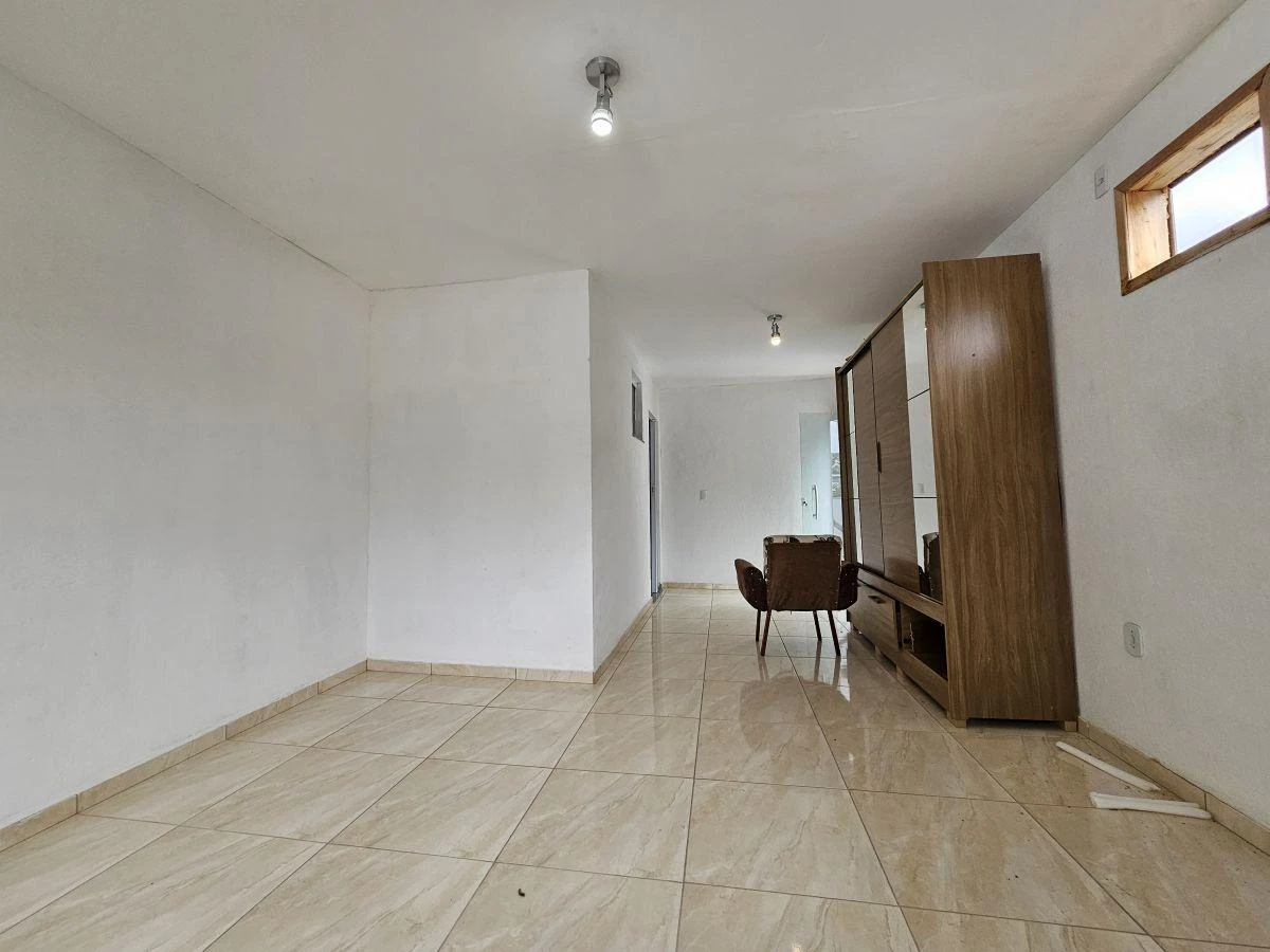 6-bedroom house with a closed-off kitchen — photo 15