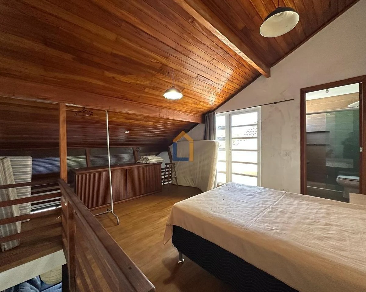 5-bedroom house with a home office — photo 29