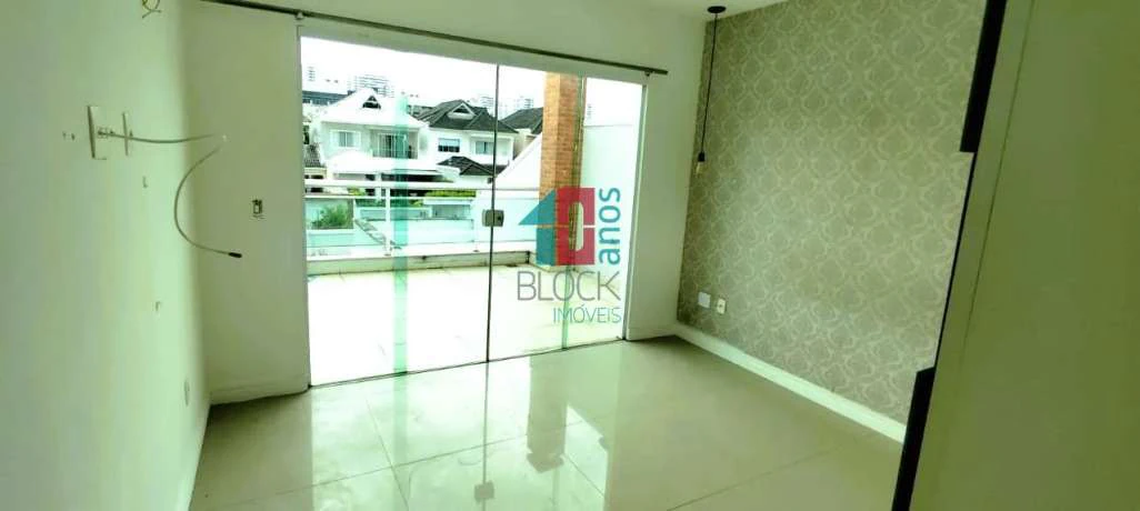 Casa de condomínio com 4 suítes e 300 m² — photo 3