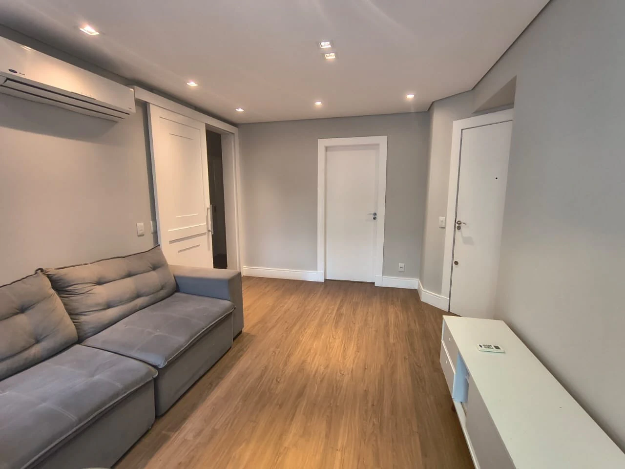 Floor-to-ceiling windows in a 3-bedroom apartment, 90 m² — photo 13