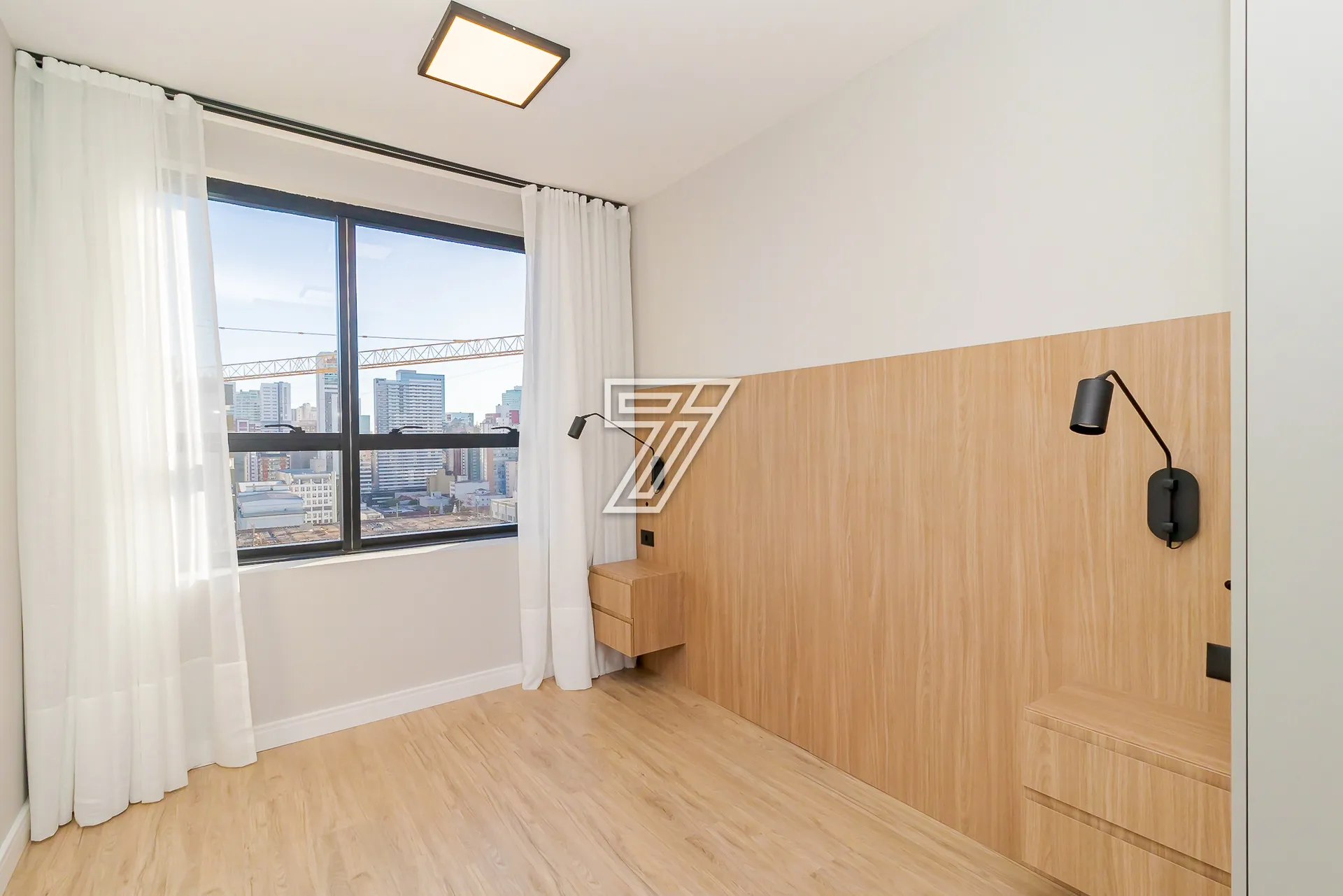 Floor-to-ceiling windows in a one-bedroom apartment, 29 m² — photo 6