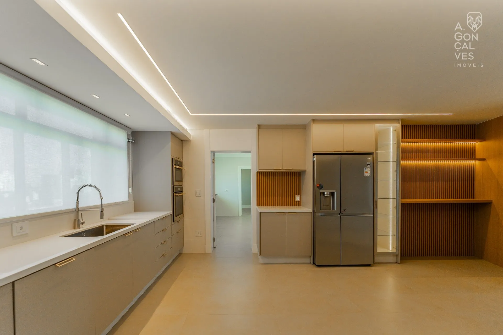 479 m² apartment with 4 bedrooms and 4 parking spaces — photo 23