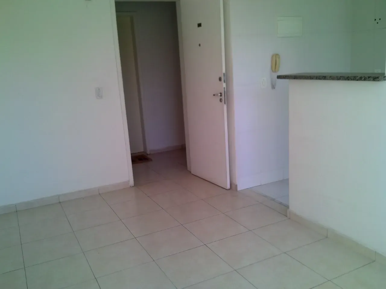 Unfurnished apartment with 2 bedrooms and 1 bathroom — photo 32