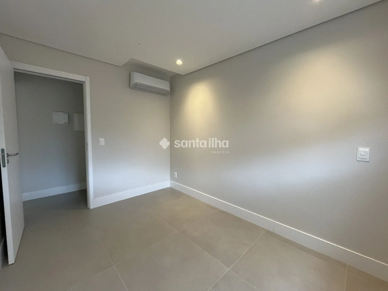 Departamento en piso 1 con ventanales de piso a techo — photo 20