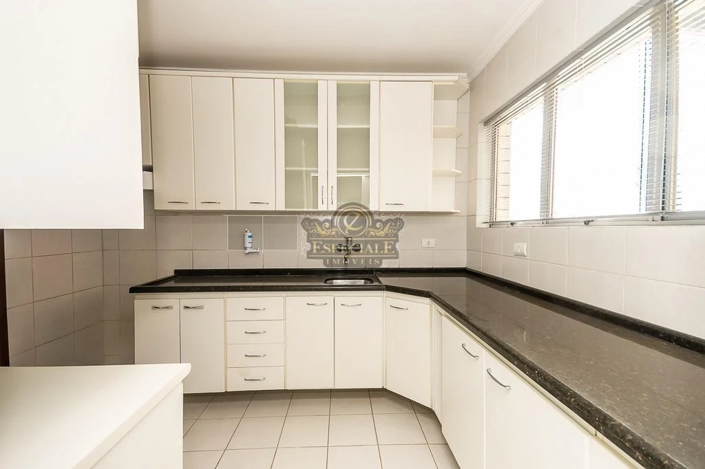 167 m² apartment with a grill on the balcony and a bathtub — photo 16
